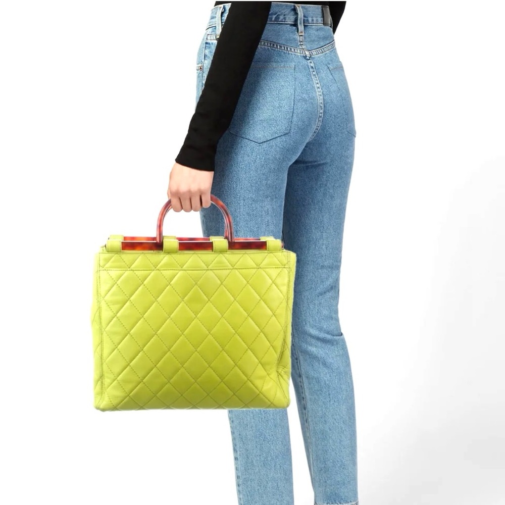 Authentic CHANEL Tortoise Top Handle Bag lime yellow leather guilted medium - Picture 2 of 16